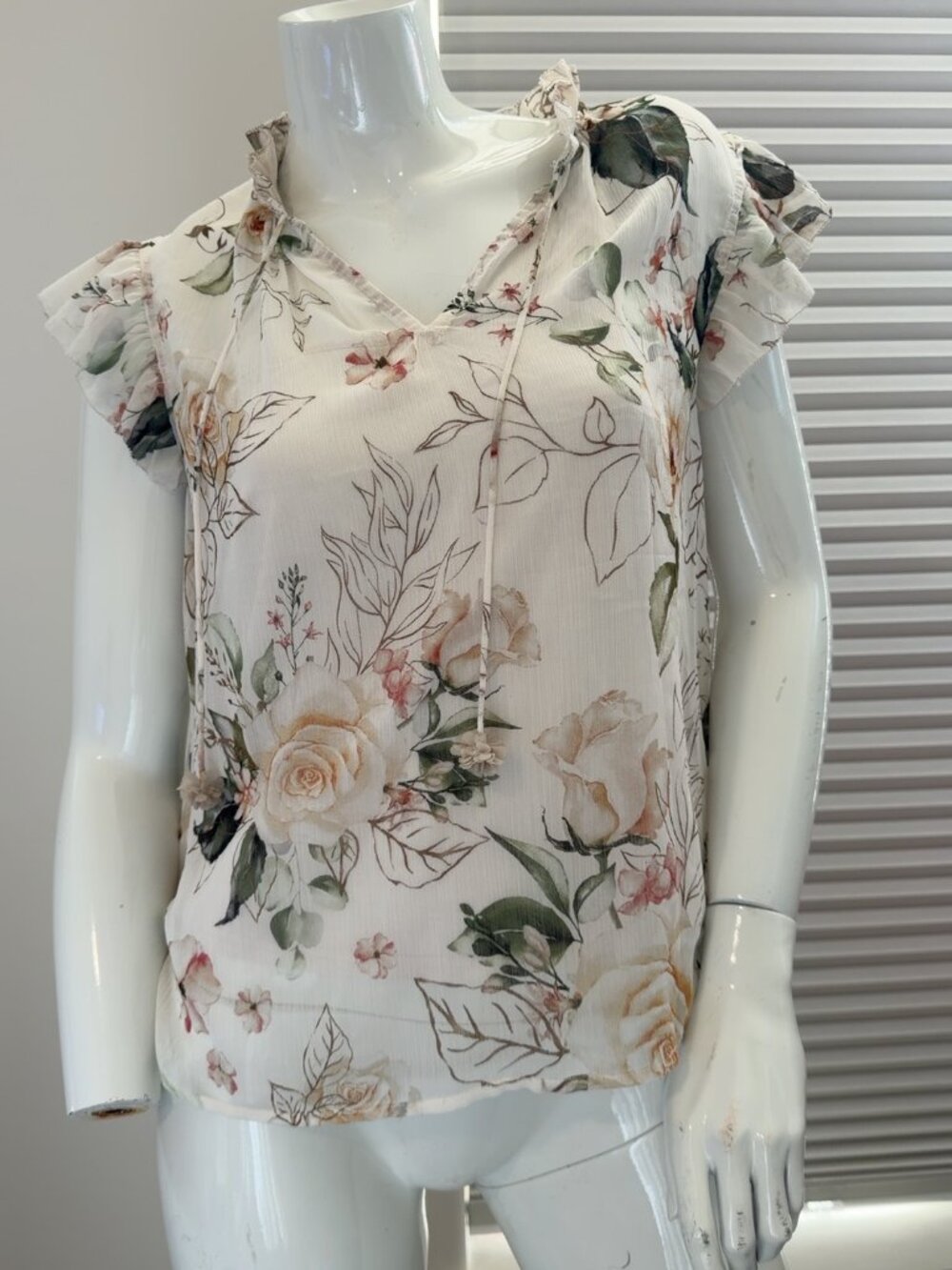 Floral Ruffle Blouse - Picture 2 of 3